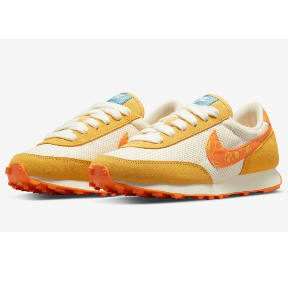 Nike Women's Daybreak Sneakers Paisley Swoosh Pale Ivory Magma Orange, Size 6.5